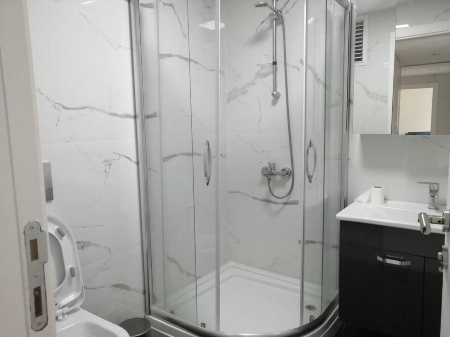 Sisli Apartment, 2 Bedrooms, 250 M Metro, New Modern Residence Provincia di Provincia di Istanbul Esterno foto